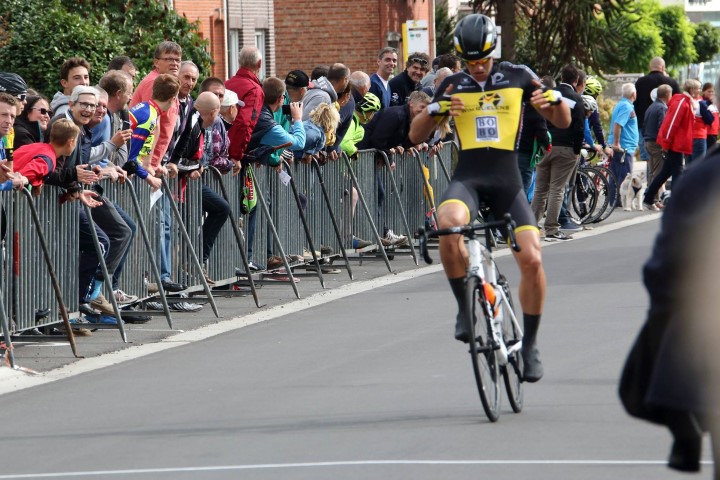 Tuur Dens draagt zege in Londerzeel op aan petekind cyclingsite.be